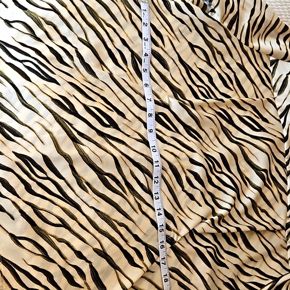 Vince Camuto 1x green and ivory open collar blouse - Picture 16 of 16